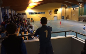 La salle en pleine activité.