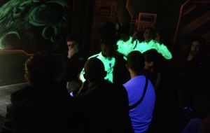 Les survêtements du club qui ressortent au laser game !