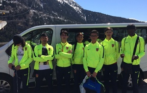 Tous prêts pour se mesurer face à une équipe de futsal U18 expérimentée à Grenoble.