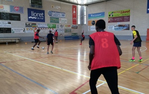 Séance d’entraînements de futsal dans le gymnase municipal « El Molí » de Lloret de Mar.